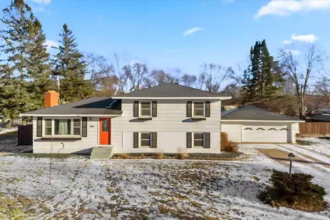 4162 Topaz Dr, Eagan, MN 55122