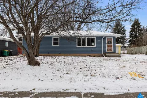 4817 Brookdale Dr N, Brooklyn Park, MN 55443