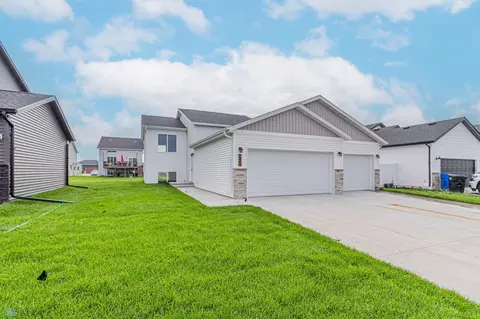7464 20th St S, Fargo, ND 58104