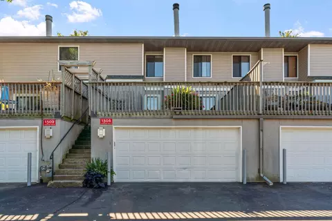 1306 Landmark Trl N, Hopkins, MN 55343