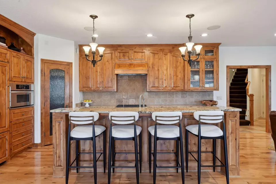 Kitchen - 20120 France Cir, Prior Lake, MN 55372 photo 2 of 5