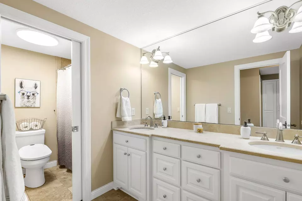 Bath - 20120 France Cir, Prior Lake, MN 55372 photo 4 of 6