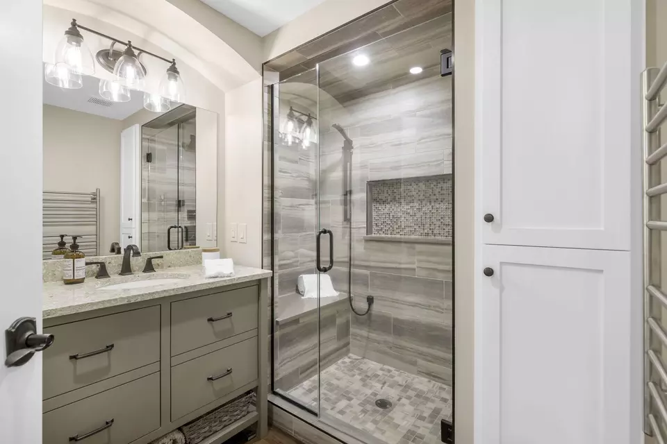 Bath - 20120 France Cir, Prior Lake, MN 55372 photo 6 of 6