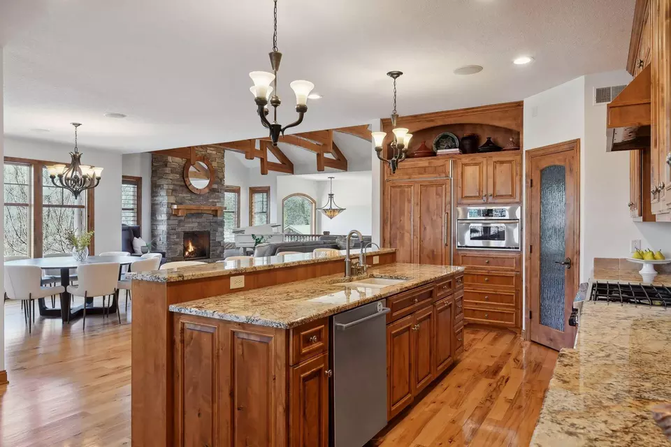 Kitchen - 20120 France Cir, Prior Lake, MN 55372 photo 3 of 5
