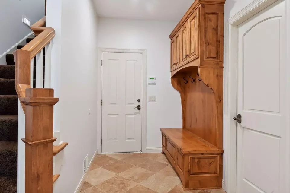 Entry Way - 20120 France Cir, Prior Lake, MN 55372 photo 3 of 3