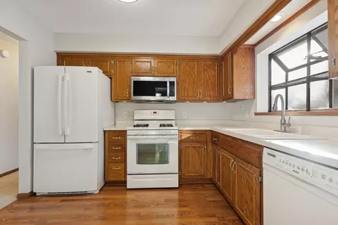 3950 Linden Cir, Excelsior, MN 55331 photo 9