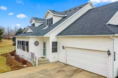 909 Saint Lawrence Dr, Northfield, MN 55057