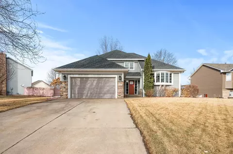 315 Jesse James Ln, Mahtomedi, MN 55115