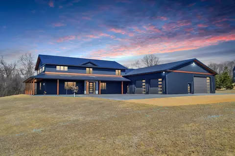 916 Gavin Pass, Hudson, WI 54016