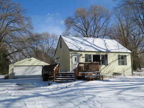 6880 Lakeview Dr, Lino Lakes, MN 55014