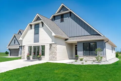2468 Sydney Ln, Hudson, WI 54016