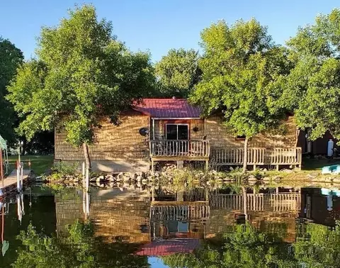 108 Lakota Is, Big Stone City, SD 57216