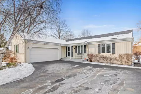 703 Stanwich Ln, Mendota Heights, MN 55118