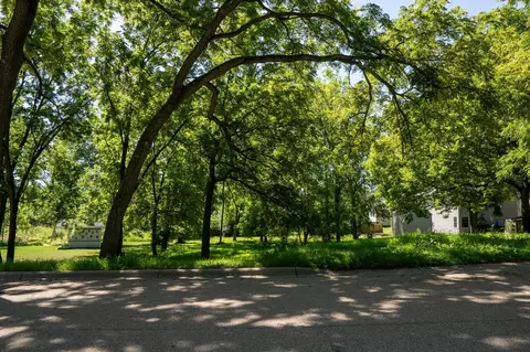 22 Nn Hiersche Rd, Faribault, MN 55021