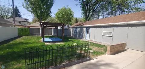 Exterior - 1230 3rd St N, Fargo, ND 58102 photo 5 of 8