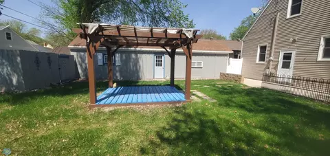 Exterior - 1230 3rd St N, Fargo, ND 58102 photo 7 of 8