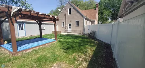 Exterior - 1230 3rd St N, Fargo, ND 58102 photo 4 of 8
