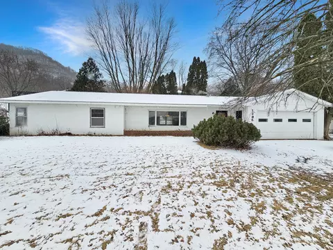 1285 Parkview Ave, Winona, MN 55987