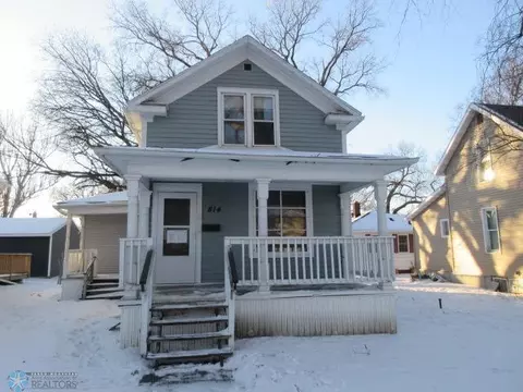 814 7th St N, Fargo, ND 58102
