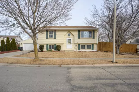 1743 Pinewood Ln SE, Rochester, MN 55904