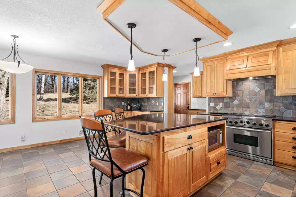 Kitchen - 10081 Barnes Ave, Inver Grove Heights, MN 55077 photo 3 of 7