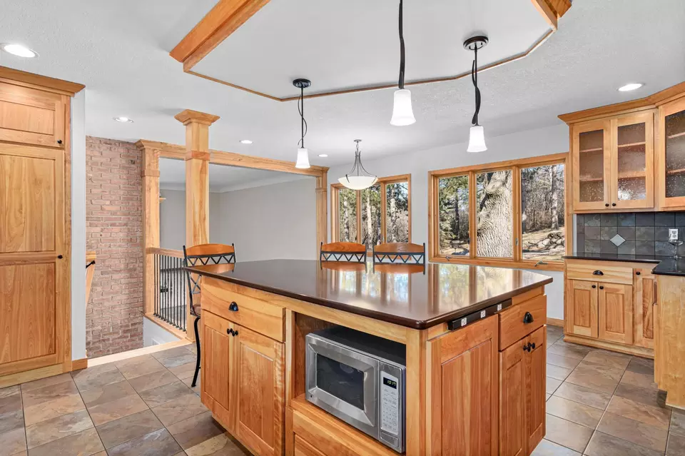 Kitchen - 10081 Barnes Ave, Inver Grove Heights, MN 55077 photo 4 of 7
