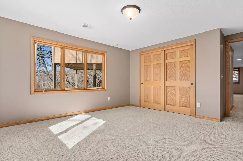 Bedroom - 10081 Barnes Ave, Inver Grove Heights, MN 55077 photo 8 of 10