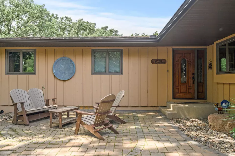 Exterior - 10081 Barnes Ave, Inver Grove Heights, MN 55077 photo 2 of 30