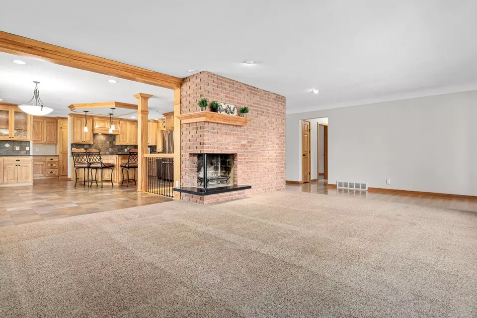 Living - 10081 Barnes Ave, Inver Grove Heights, MN 55077 photo 2 of 9