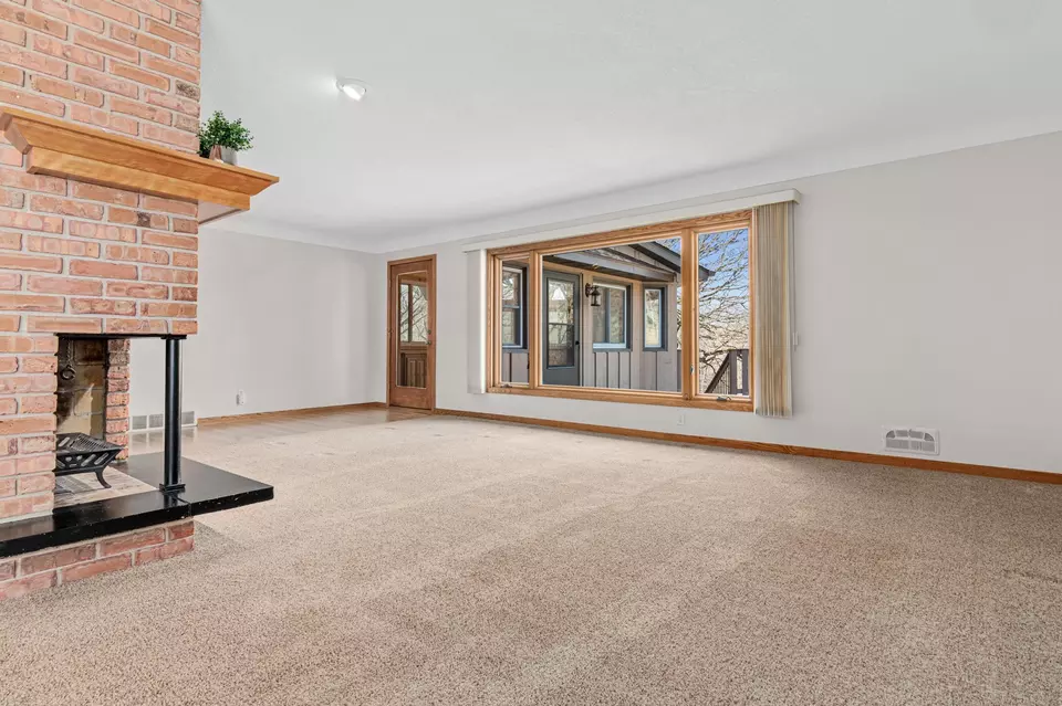 Living - 10081 Barnes Ave, Inver Grove Heights, MN 55077 photo 4 of 9