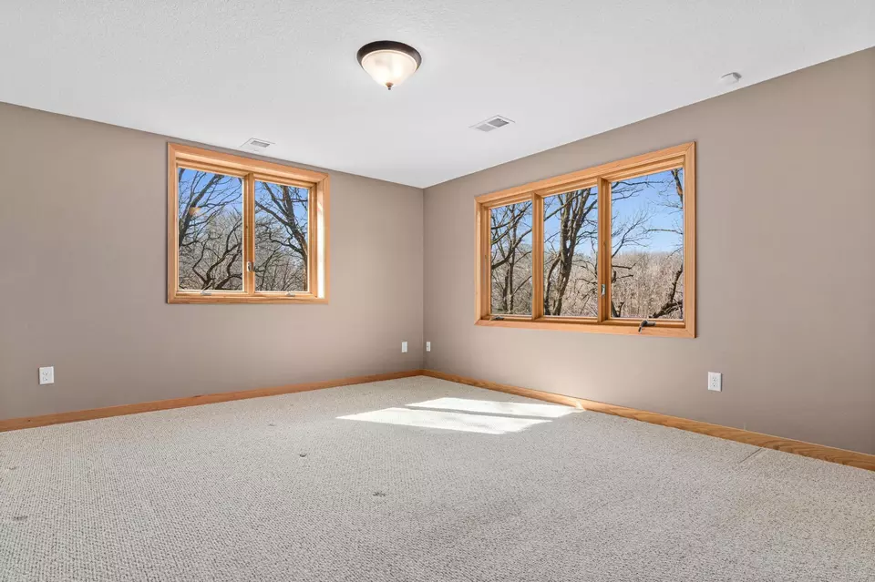 Bedroom - 10081 Barnes Ave, Inver Grove Heights, MN 55077 photo 9 of 10