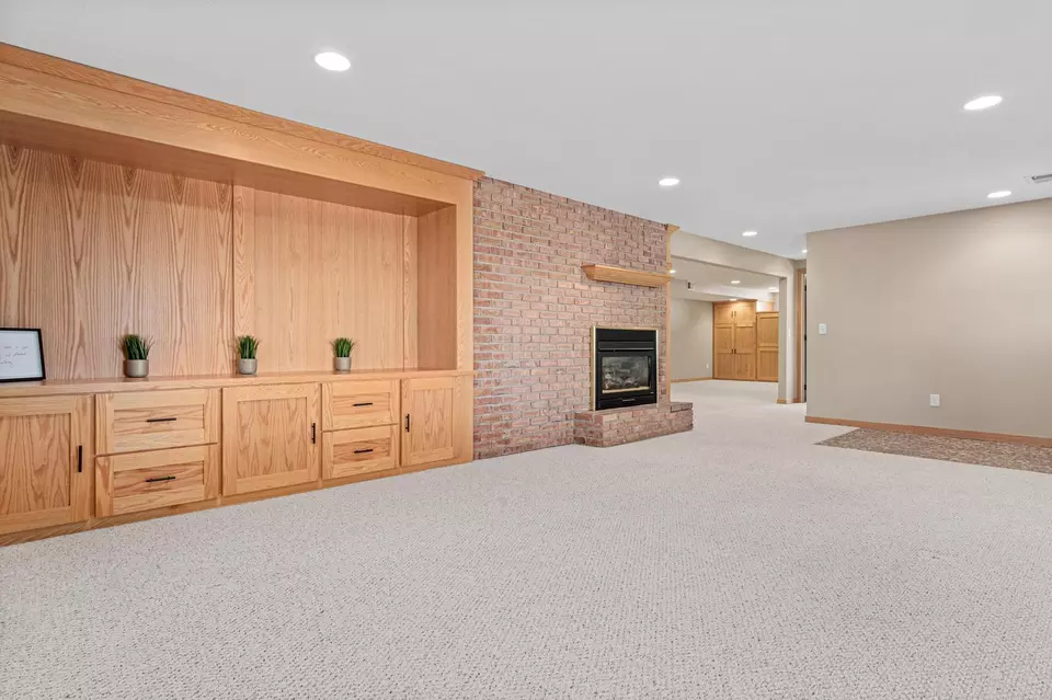 Living - 10081 Barnes Ave, Inver Grove Heights, MN 55077 photo 7 of 9