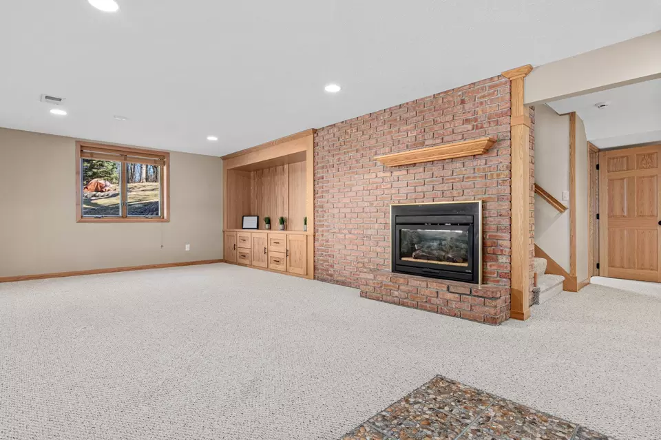 Living - 10081 Barnes Ave, Inver Grove Heights, MN 55077 photo 6 of 9