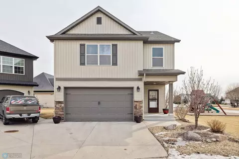 4134 Clubhouse Dr S, Fargo, ND 58104