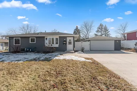 3176 69th St E, Inver Grove Heights, MN 55076