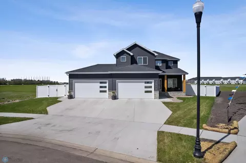 2970 Prairie Farms Cir S, Fargo, ND 58104