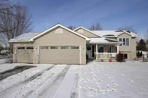 555 140th Ave NW, Andover, MN 55304