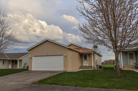 1840 Scenic Heights Ct SW, Hutchinson, MN 55350