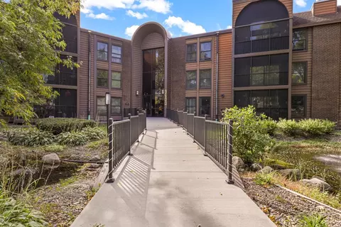 9600 Portland Ave S #121, Bloomington, MN 55420