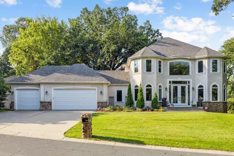 2329 Lukewood Dr, Chanhassen, MN 55317
