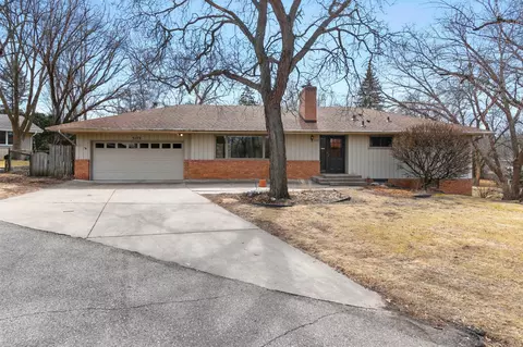 3173 Vicki Ln, Minnetonka, MN 55305