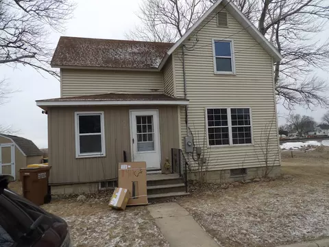 213 E Main St, Alden, MN 56009