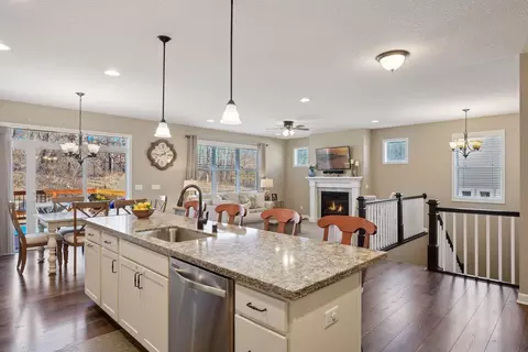 771 Cascade Dr, Chaska, MN 55318