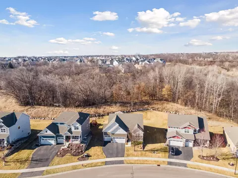 771 Cascade Dr, Chaska, MN 55318 photo 2