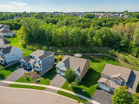771 Cascade Dr, Chaska, MN 55318 photo 4