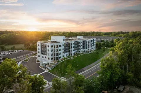 1875 E Shore Dr #208, Maplewood, MN 55109