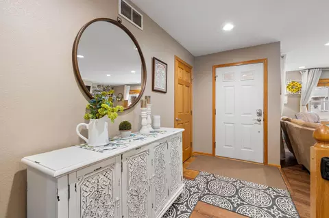 Entry Way - 1206 Southview Ln, Albert Lea, MN 56007 photo 1 of 6