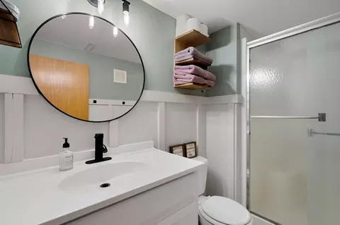 Bath - 1206 Southview Ln, Albert Lea, MN 56007 photo 3 of 3