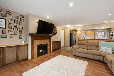 Living - 1206 Southview Ln, Albert Lea, MN 56007 photo 2 of 3