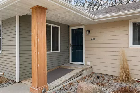 Exterior - 1206 Southview Ln, Albert Lea, MN 56007 photo 2 of 9